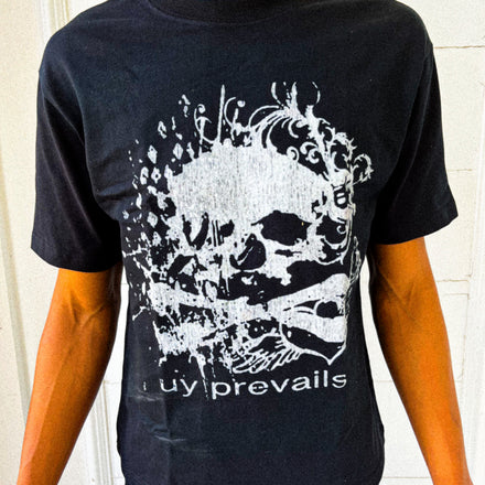 UY PREVAILS ROCK TEE